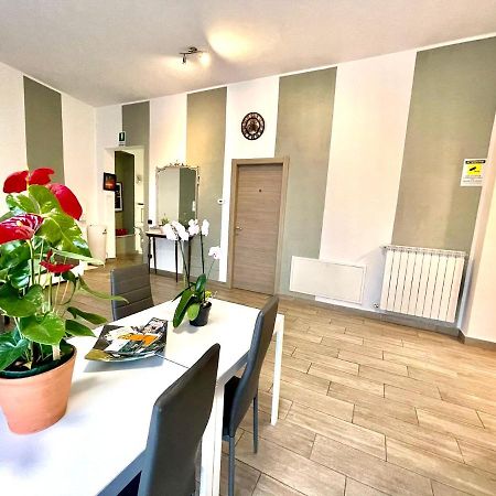 La Gloria Rho Private Rooms Only Екстериор снимка