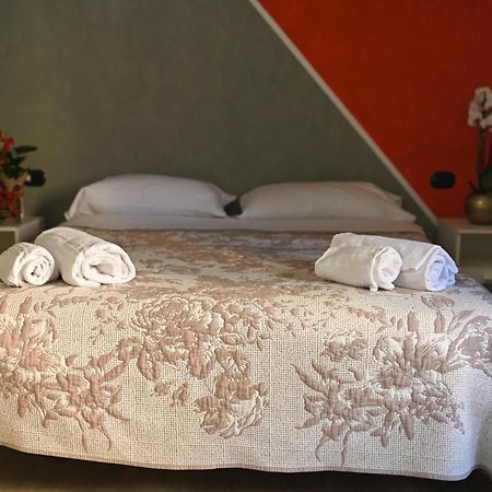 La Gloria Rho Private Rooms Only Екстериор снимка