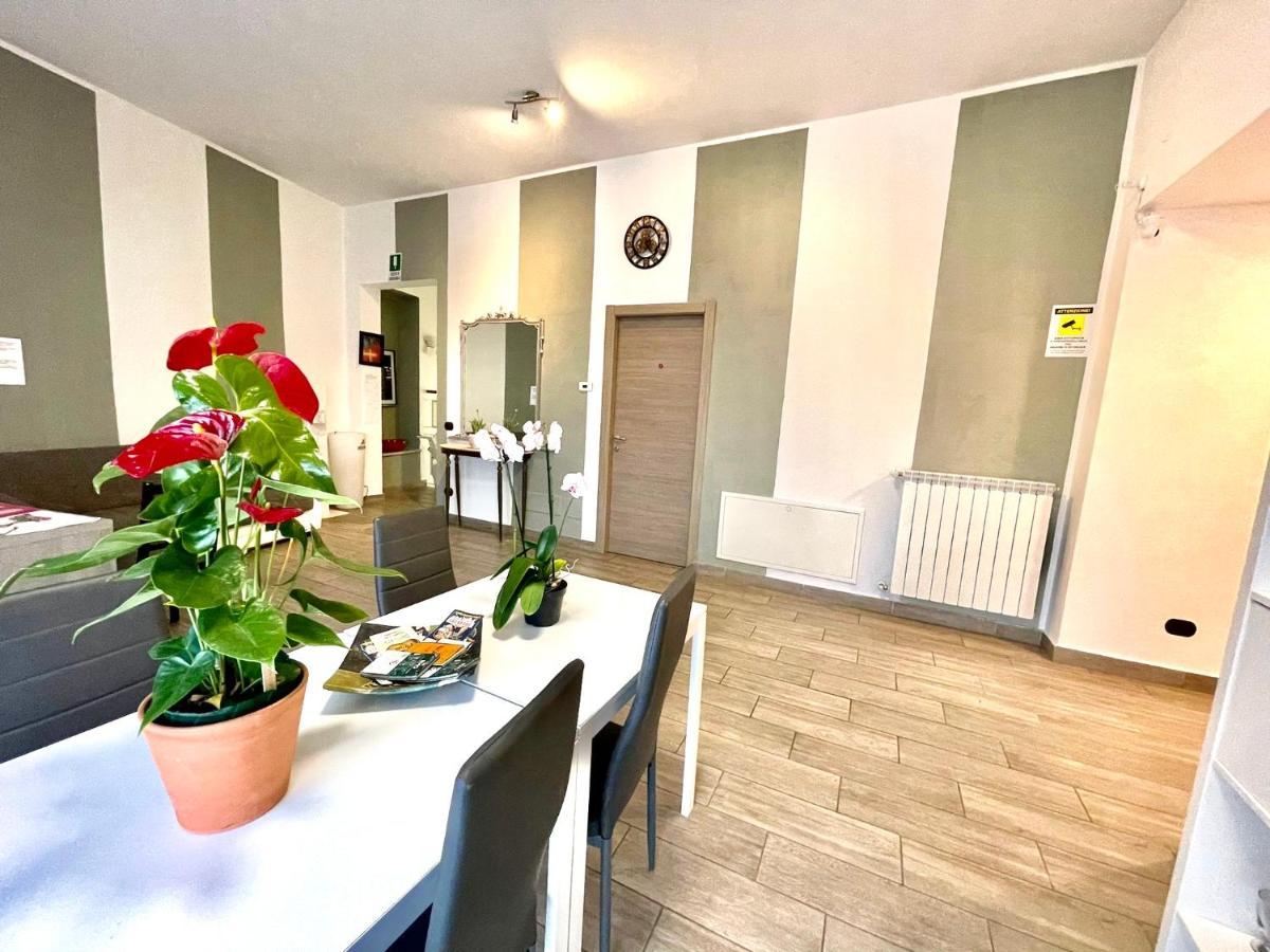 La Gloria Rho Private Rooms Only Екстериор снимка
