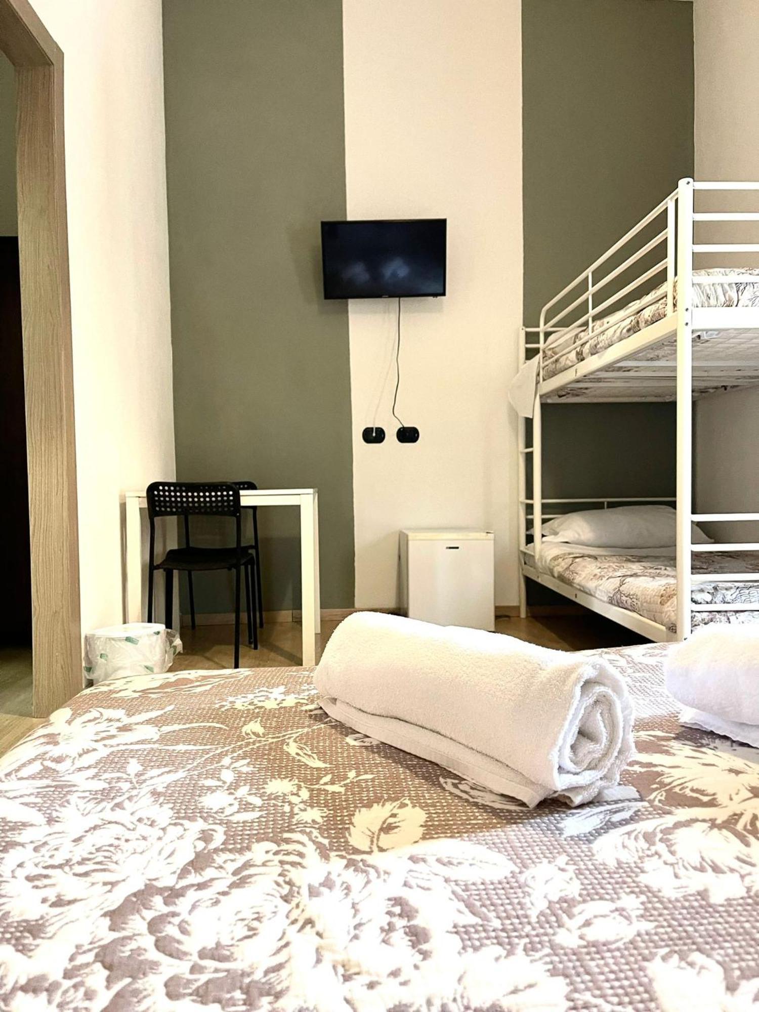 La Gloria Rho Private Rooms Only Екстериор снимка