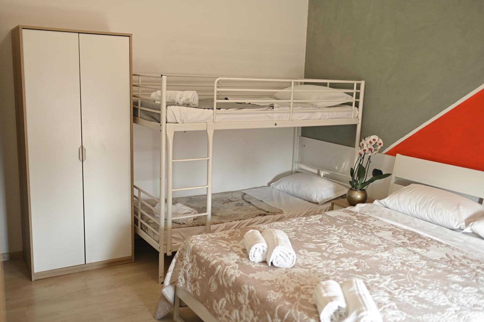 La Gloria Rho Private Rooms Only Екстериор снимка