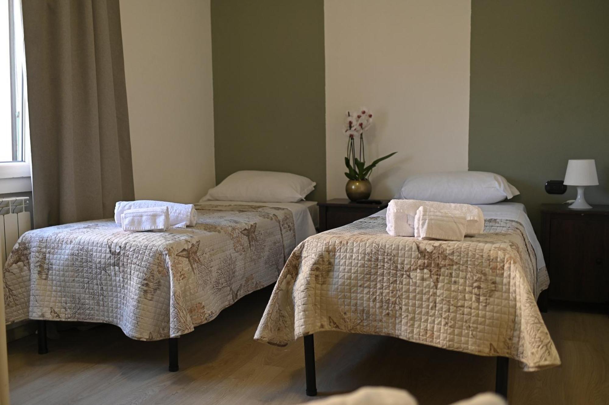 La Gloria Rho Private Rooms Only Екстериор снимка