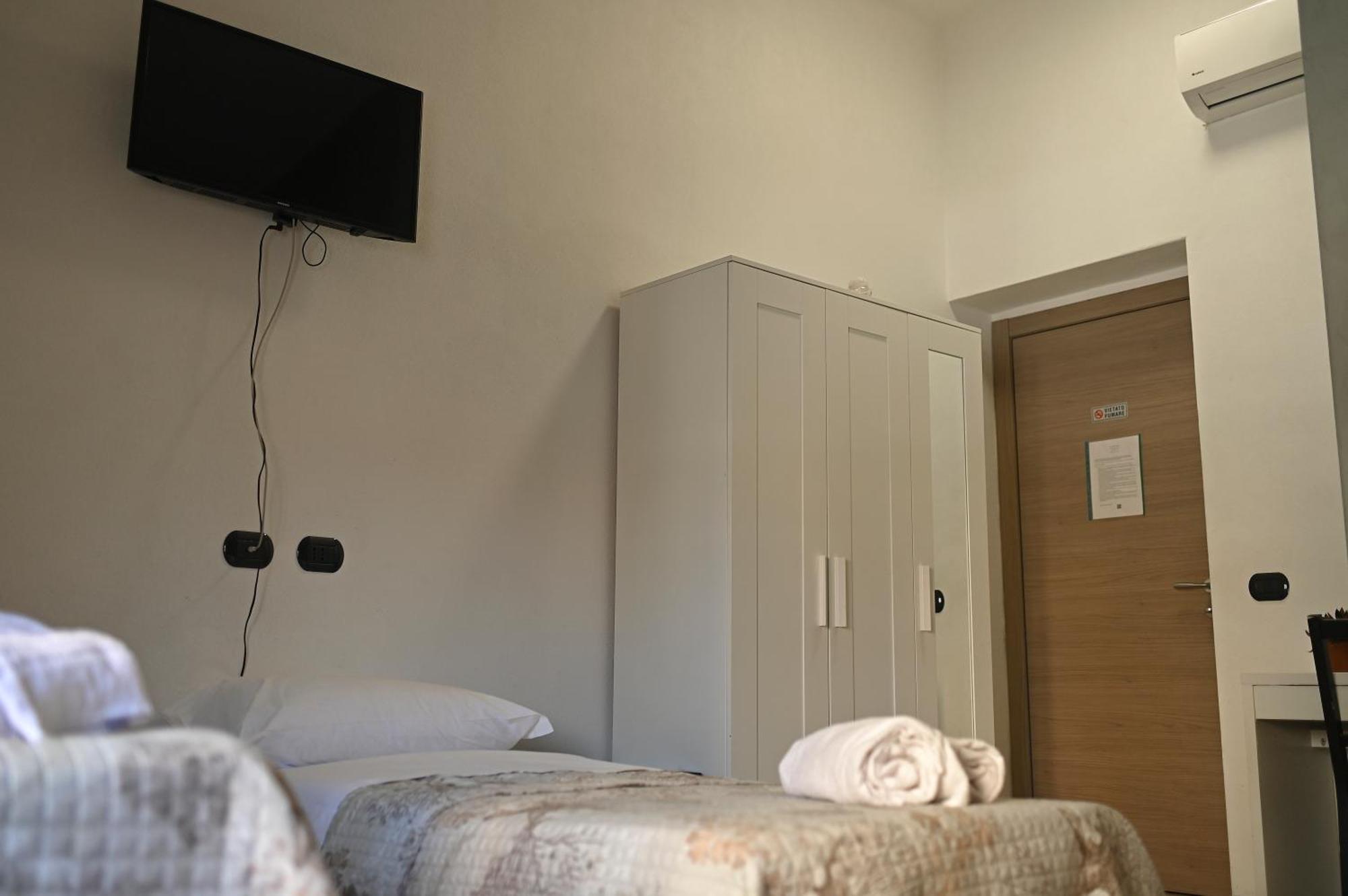 La Gloria Rho Private Rooms Only Екстериор снимка