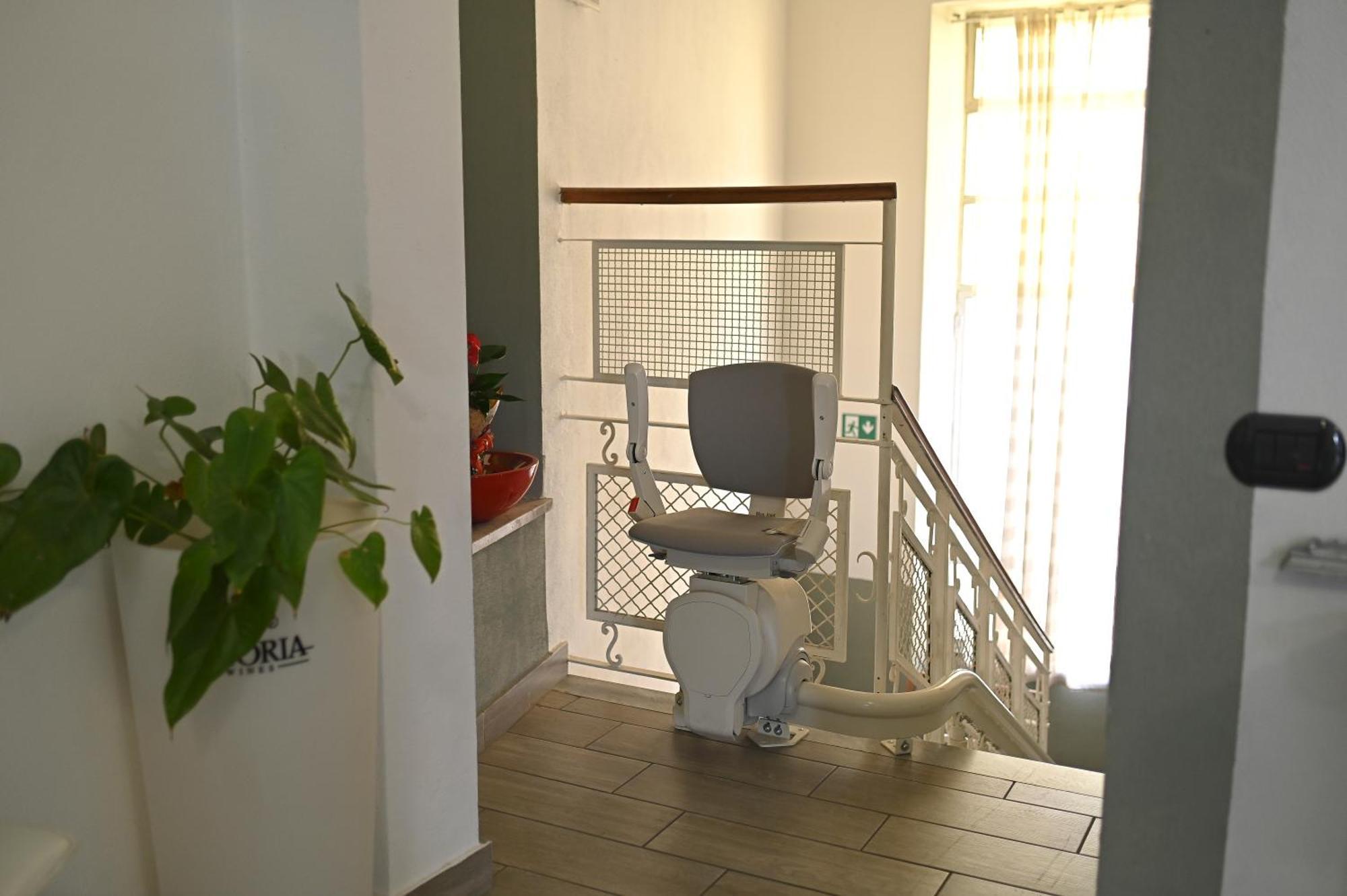 La Gloria Rho Private Rooms Only Екстериор снимка