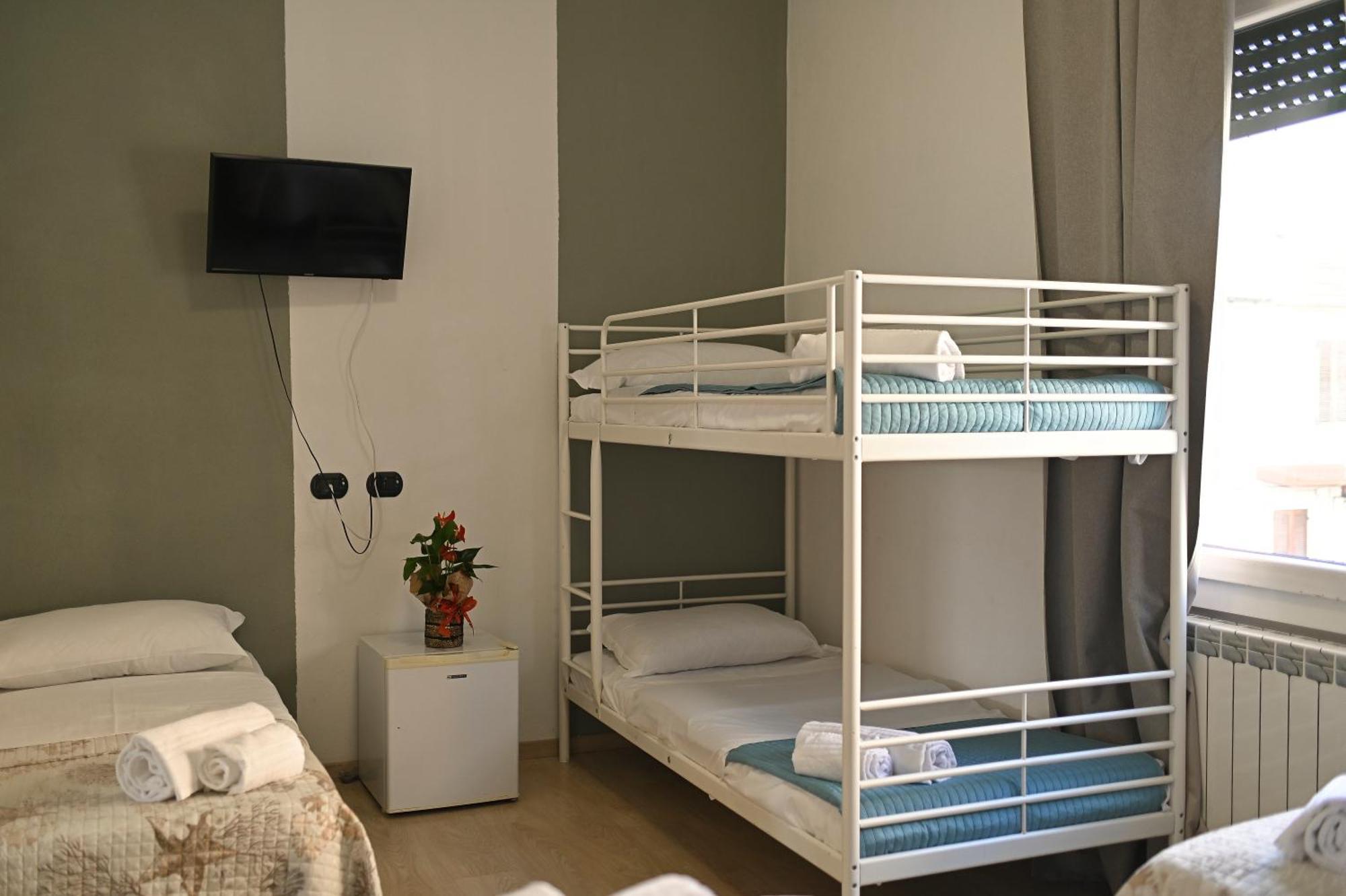 La Gloria Rho Private Rooms Only Екстериор снимка