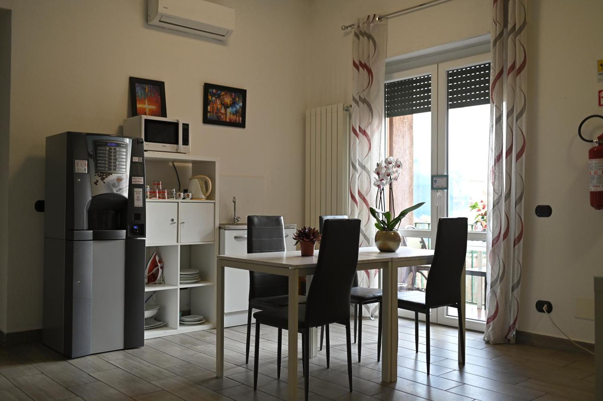La Gloria Rho Private Rooms Only Екстериор снимка