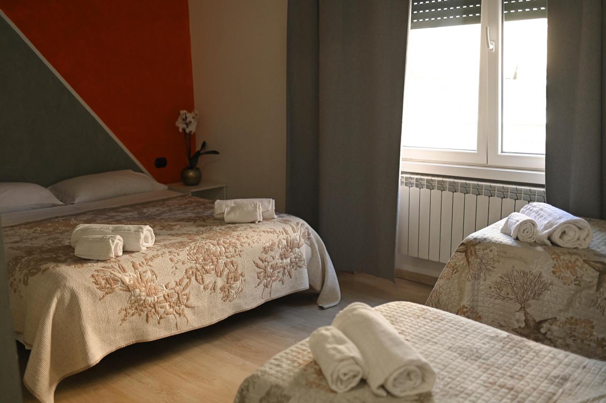 La Gloria Rho Private Rooms Only Екстериор снимка