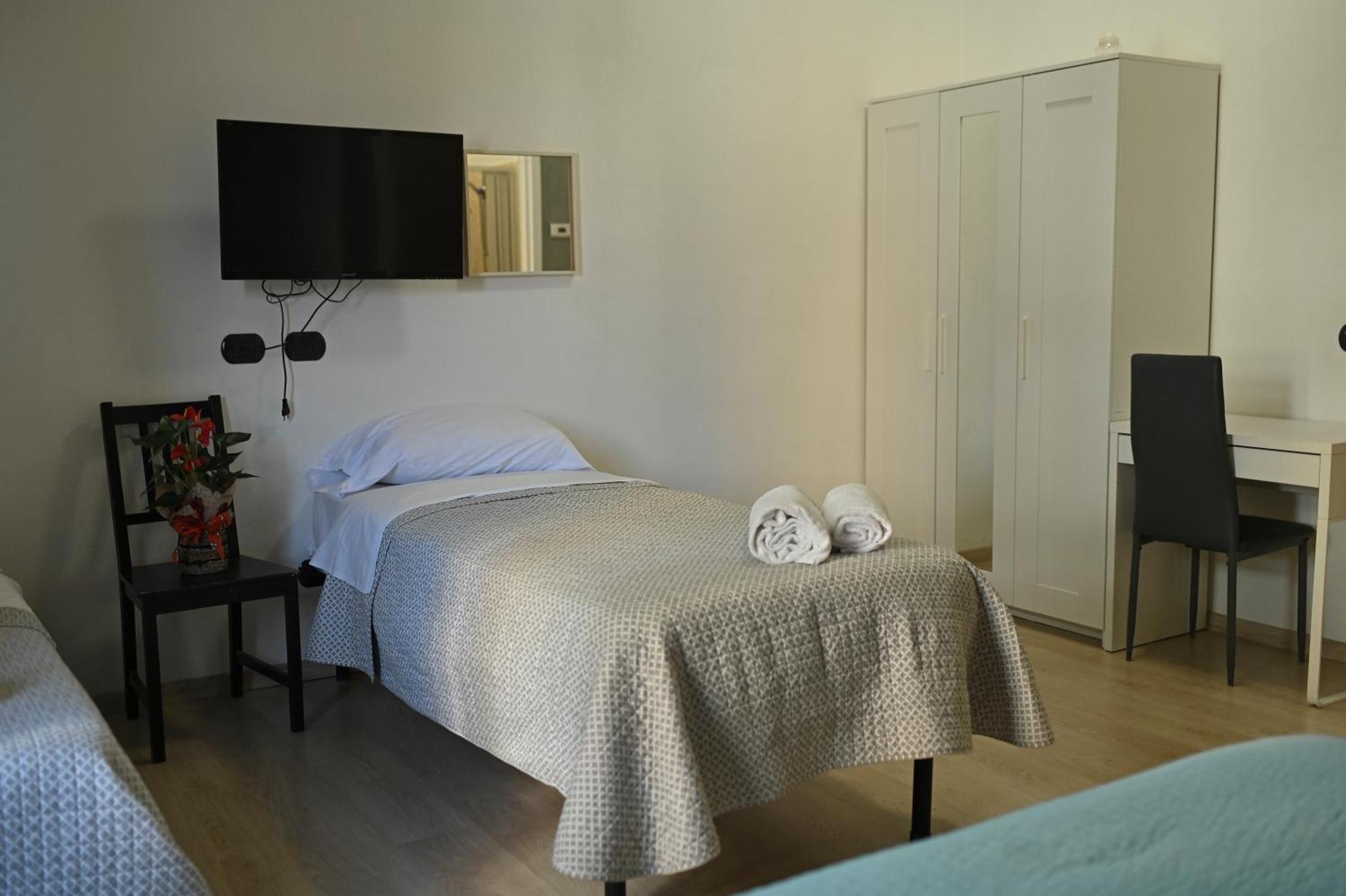 La Gloria Rho Private Rooms Only Екстериор снимка