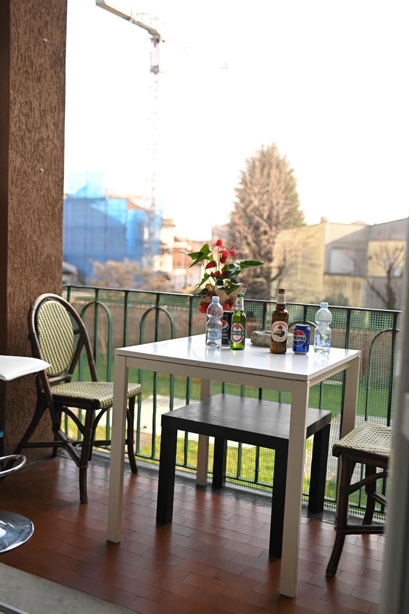 La Gloria Rho Private Rooms Only Екстериор снимка