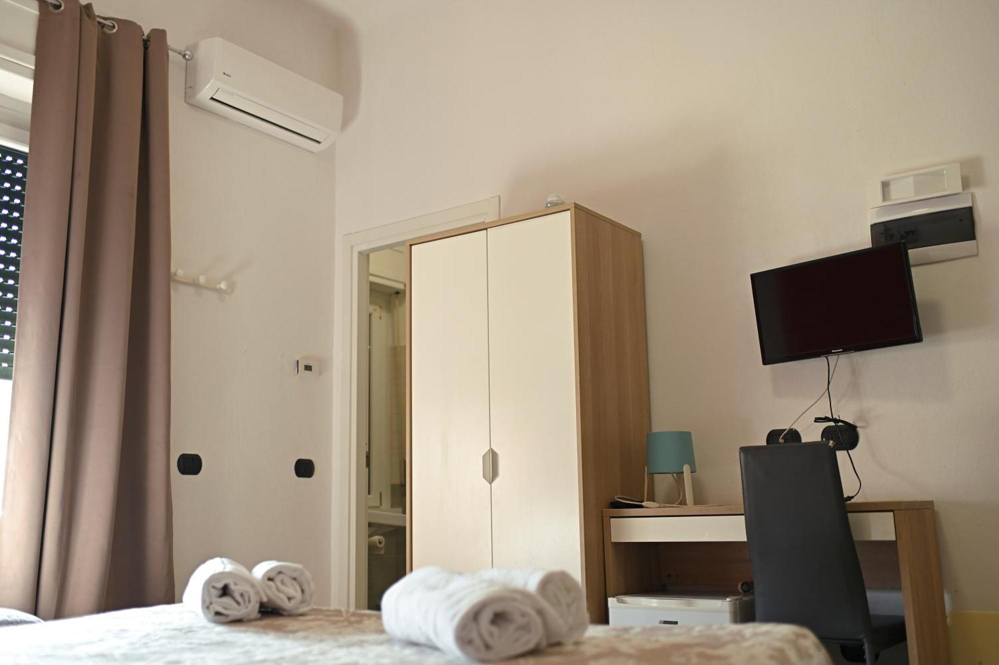 La Gloria Rho Private Rooms Only Екстериор снимка
