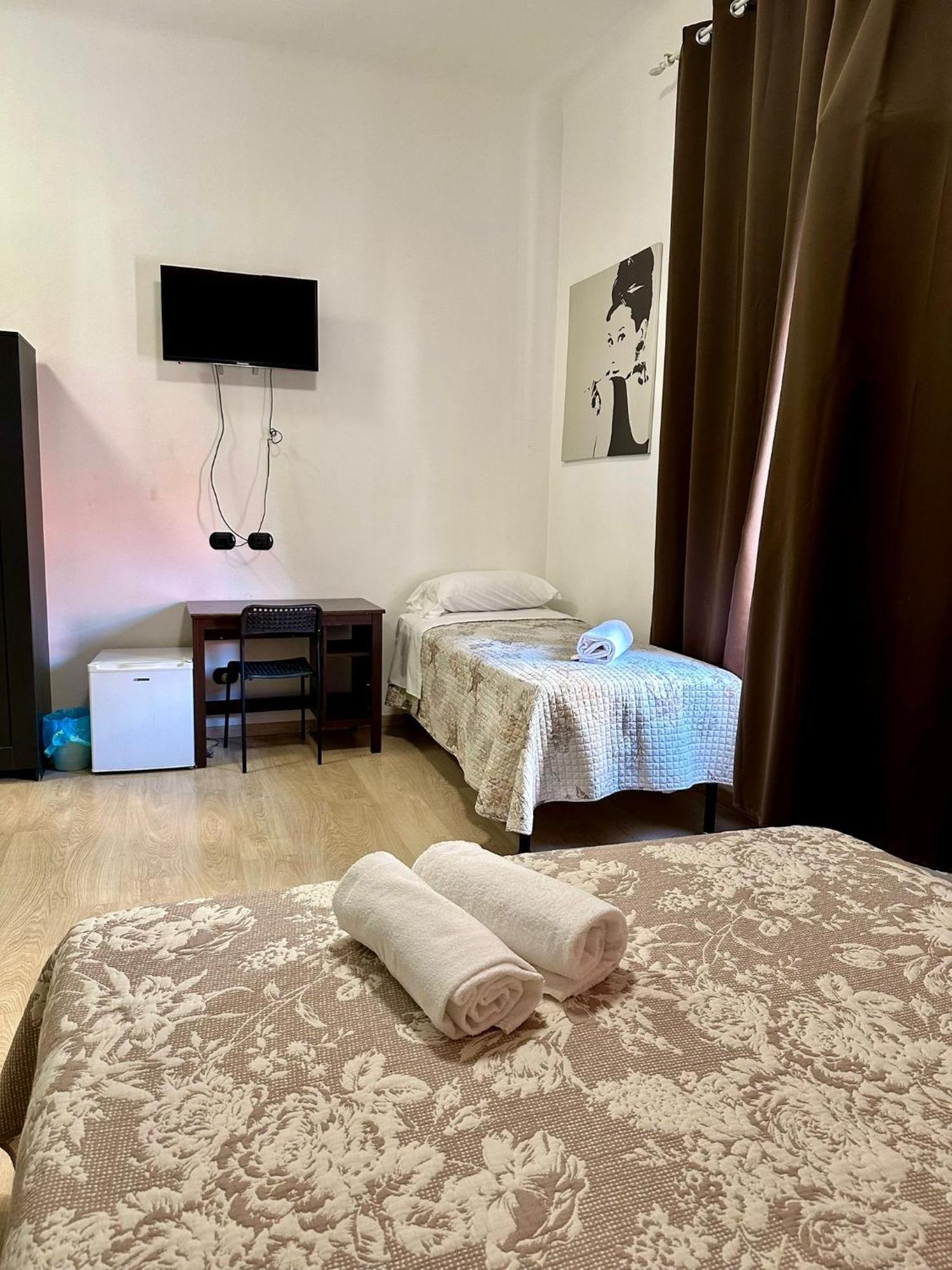 La Gloria Rho Private Rooms Only Екстериор снимка